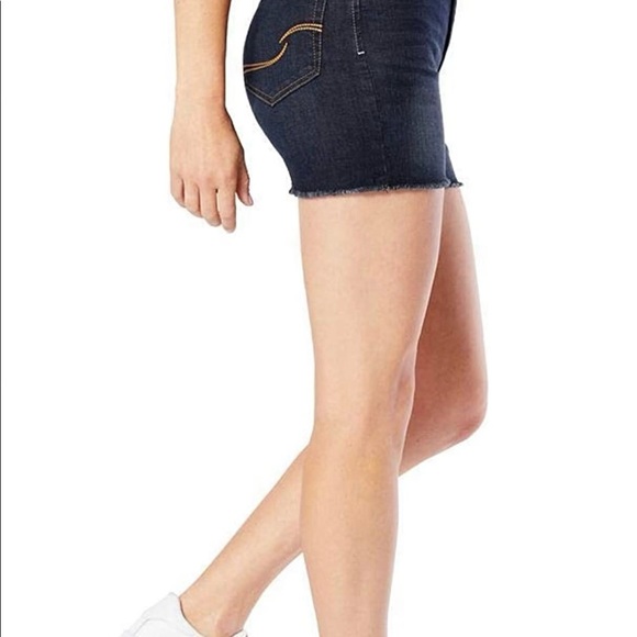 Signature Levi Strauss High Rise Shortie Gold - Picture 2 of 6